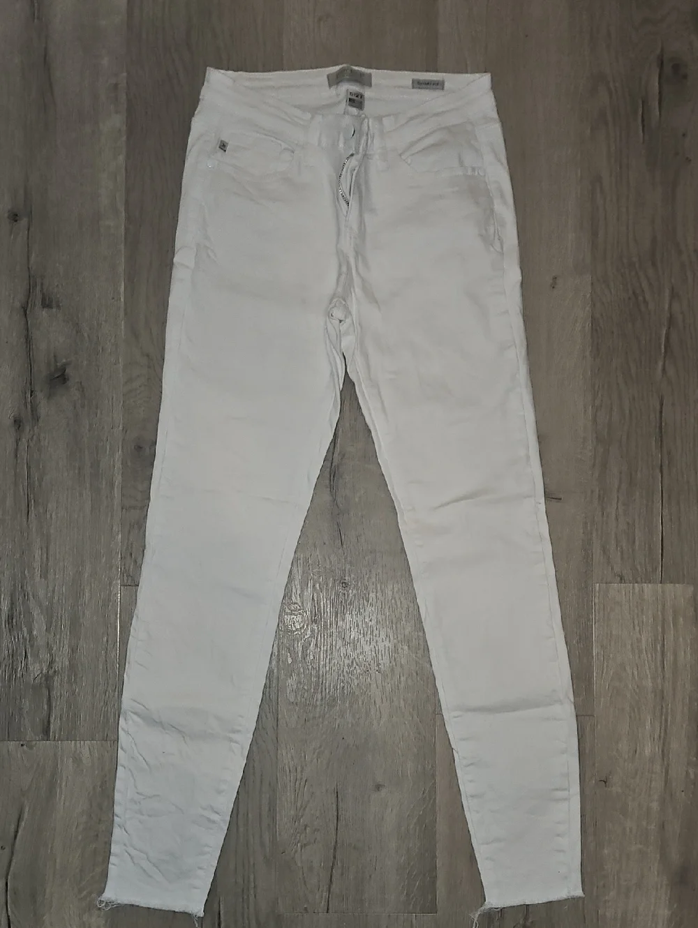 Judy Blue White Ankle Cropped Jeans